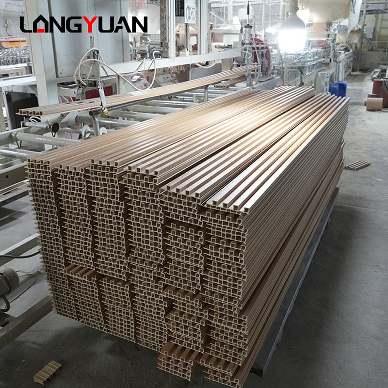 Kayu Alami Dekoratif dan Plastik Komposit Wpc Pvc Interior Cladding Papan Panel Dinding Bergalur untuk Dalam Ruangan